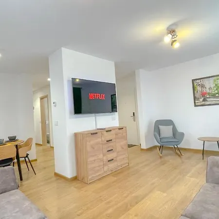 Dreamview Apartment With Private Parking-2